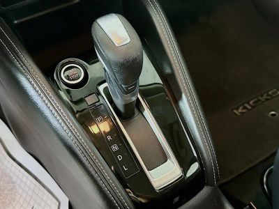 2019 Nissan Kicks — photo 16 view