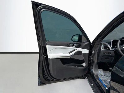 2026 BMW X5 — photo 22 view