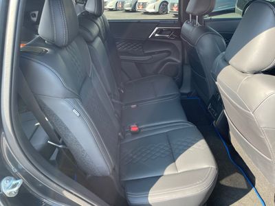 2025 Mitsubishi Outlander Plug-In Hybrid - Photo 9
