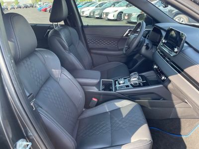 2025 Mitsubishi Outlander Plug-In Hybrid - Photo 13
