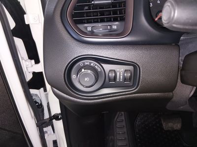 2023 Jeep Renegade — photo 13 view