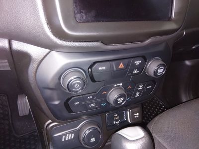 2023 Jeep Renegade — photo 19 view
