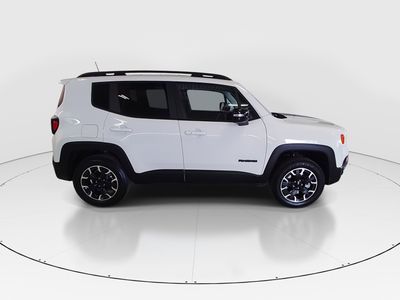 2023 Jeep Renegade — photo 8 view