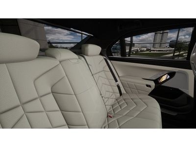 2026 BMW 7 Series — photo 12 view