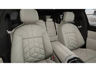 2026 BMW 7 Series — photo 11 view