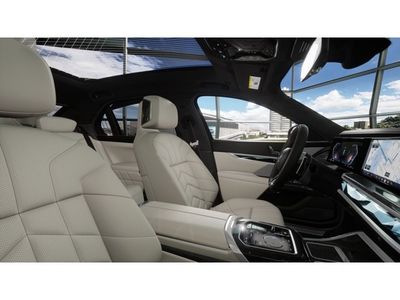 2026 BMW 7 Series — photo 9 view