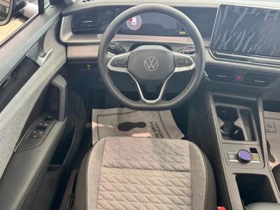 2025 Volkswagen Tiguan — photo 11 view