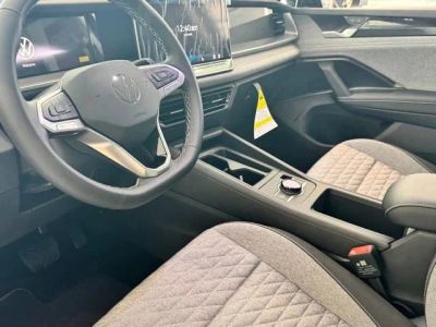 2025 Volkswagen Tiguan — photo 13 view