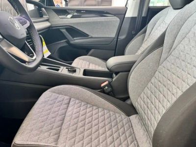 2025 Volkswagen Tiguan — photo 12 view