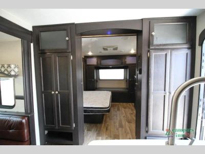 2020 Venture RV SportTrek — photo 36 view