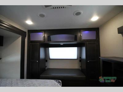 2020 Venture RV SportTrek — photo 41 view