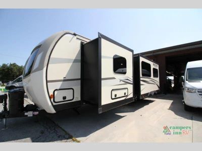 2020 Venture RV SportTrek — photo 9 view