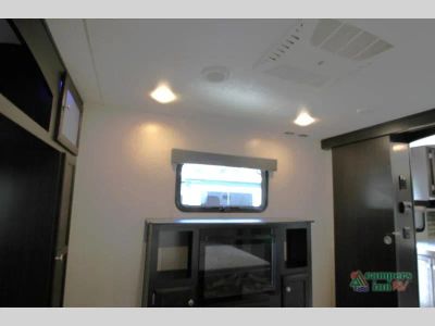 2020 Venture RV SportTrek — photo 46 view