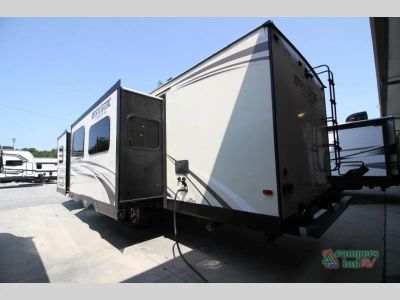 2020 Venture RV SportTrek — photo 7 view