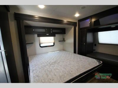 2020 Venture RV SportTrek — photo 39 view