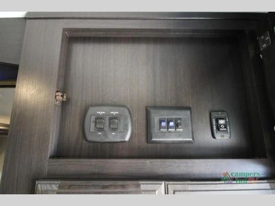 2020 Venture RV SportTrek — photo 32 view
