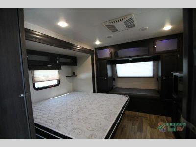 2020 Venture RV SportTrek — photo 38 view