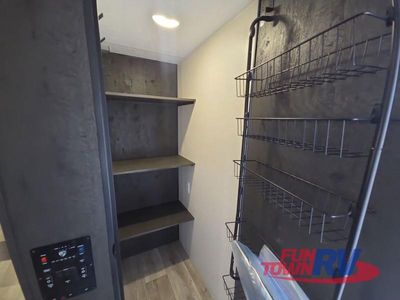 2025 Venture RV Sienna - Photo 38