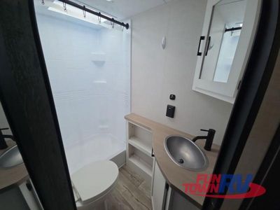 2025 Venture RV Sienna - Photo 29