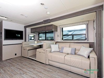 2023 Thor Motor Coach Miramar - Photo 6