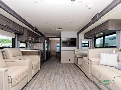 2023 Thor Motor Coach Miramar - Photo 7
