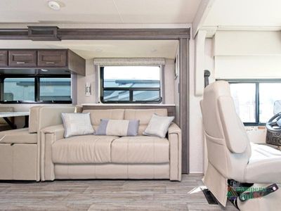 2023 Thor Motor Coach Miramar - Photo 5