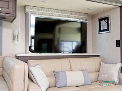 2023 Thor Motor Coach Miramar - Photo 28