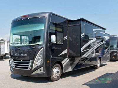 2023 Thor Motor Coach Miramar - Photo 2