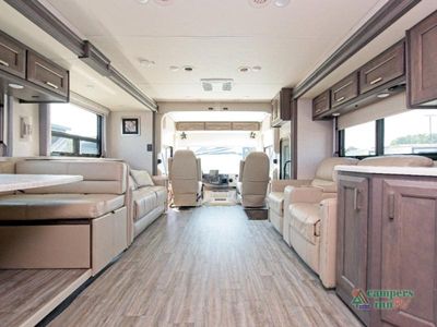 2023 Thor Motor Coach Miramar - Photo 11
