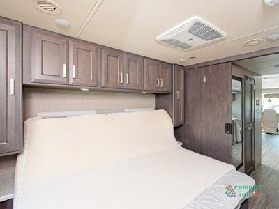 2023 Thor Motor Coach Miramar - Photo 19