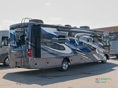 2023 Thor Motor Coach Miramar - Photo 4