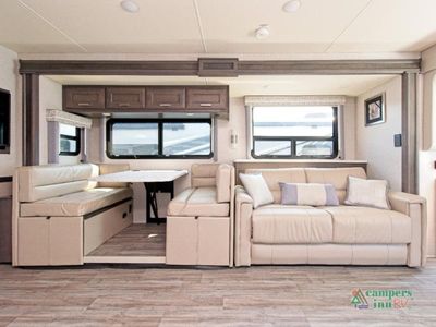 2023 Thor Motor Coach Miramar - Photo 13