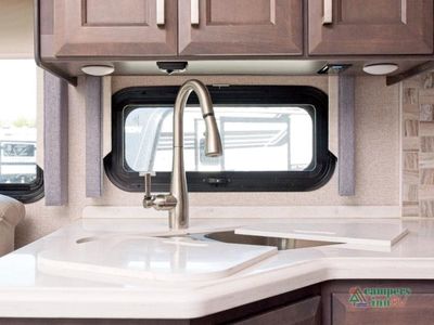 2023 Thor Motor Coach Miramar - Photo 14