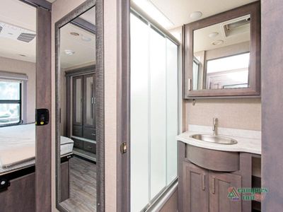 2023 Thor Motor Coach Miramar - Photo 21