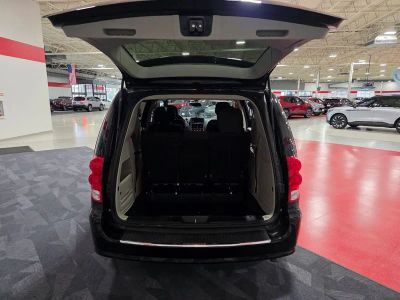2017 Dodge Grand Caravan — detail view