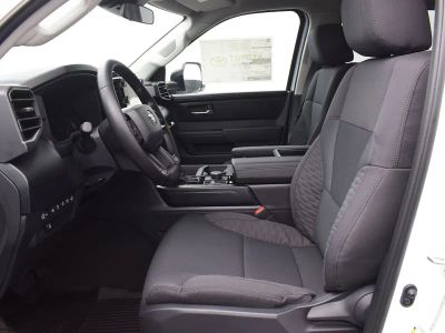 2024 Toyota Tundra - Photo 2
