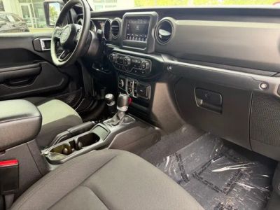 2023 Jeep Gladiator — photo 11 view
