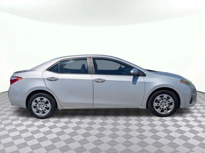 2015 Toyota Corolla — photo 32 view