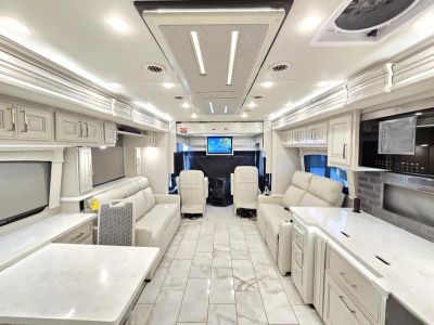 2026 Fleetwood DISCOVERY LXE - Photo 3