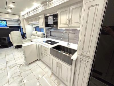 2026 Fleetwood DISCOVERY LXE - Photo 10