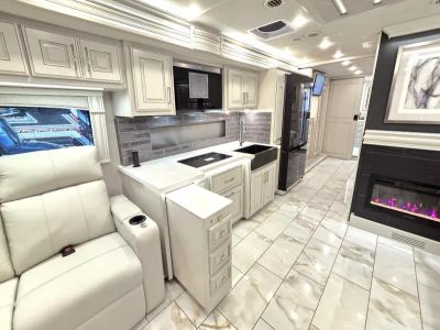 2026 Fleetwood DISCOVERY LXE - Photo 8
