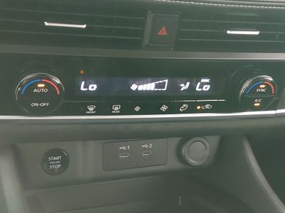 2025 Nissan Rogue — photo 18 view