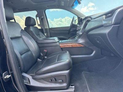 2019 Chevrolet Suburban — photo 10 view
