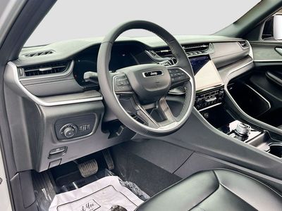 2025 Jeep Grand Cherokee L — photo 9 view