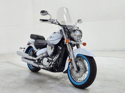 2025 Suzuki Boulevard C50T Special in WHITE — front three-quarter view