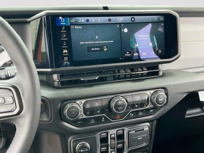 2025 Jeep Wrangler — photo 14 view
