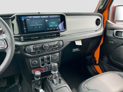 2025 Jeep Wrangler — photo 23 view