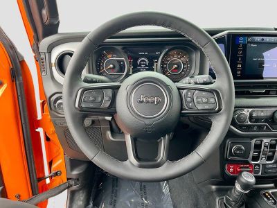 2025 Jeep Wrangler — photo 11 view