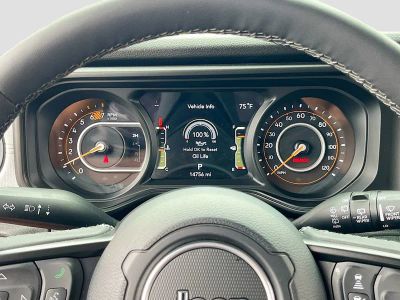 2025 Jeep Wrangler — photo 12 view