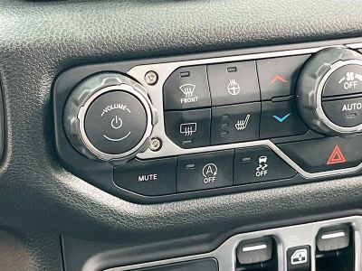 2025 Jeep Wrangler — photo 20 view